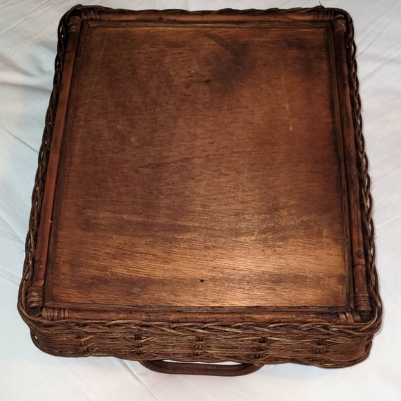 *Threshold designed w/ Studio McGee handcrafted 17"L x 14 1/4" W x 5 3/4" H tray - Picture 8 of 12